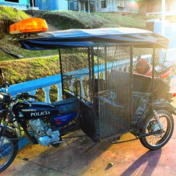 police mototaxi rickshaw tuktuk santa clotilde perú napo river boat
