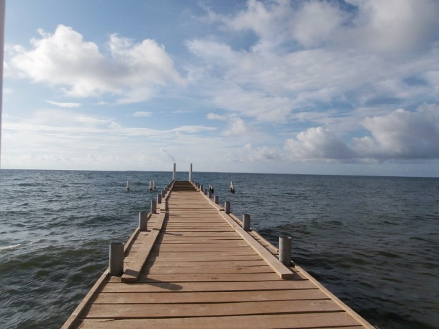 trujillo honduras pier beach travel backpacking