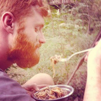 Hungry ginger, good stew, man eat.