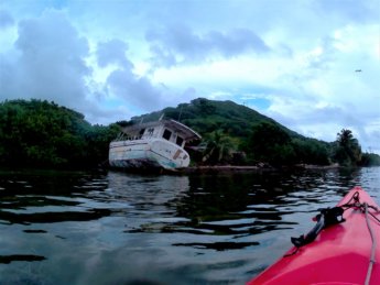 30 kayaking rental shipwreck Colombia Providencia