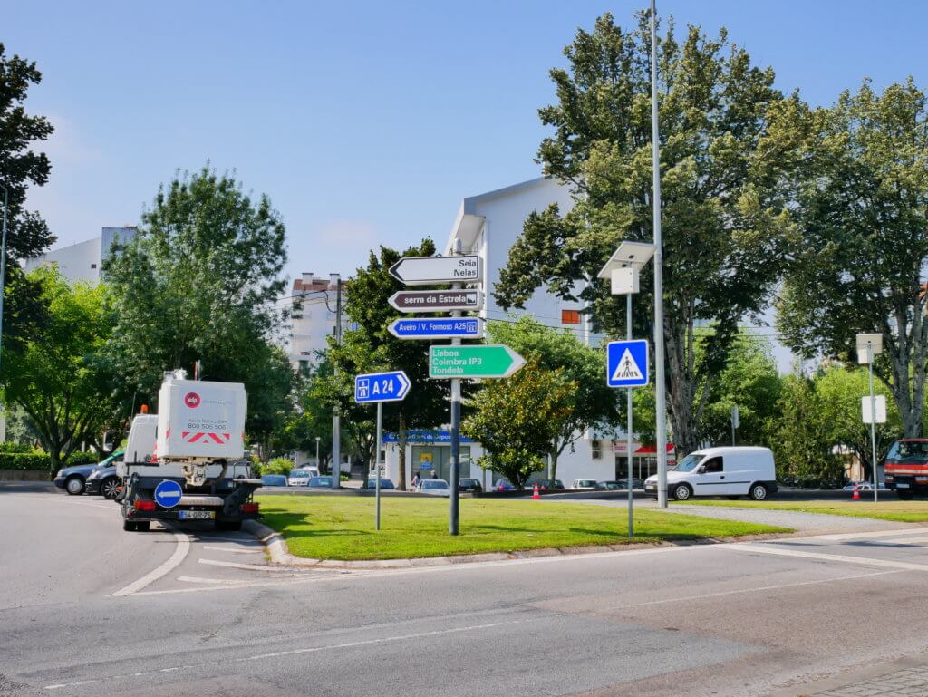 Viseu hitchhiking Serra da Estrela roundabout