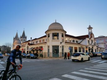 Mercado campo de ourique building