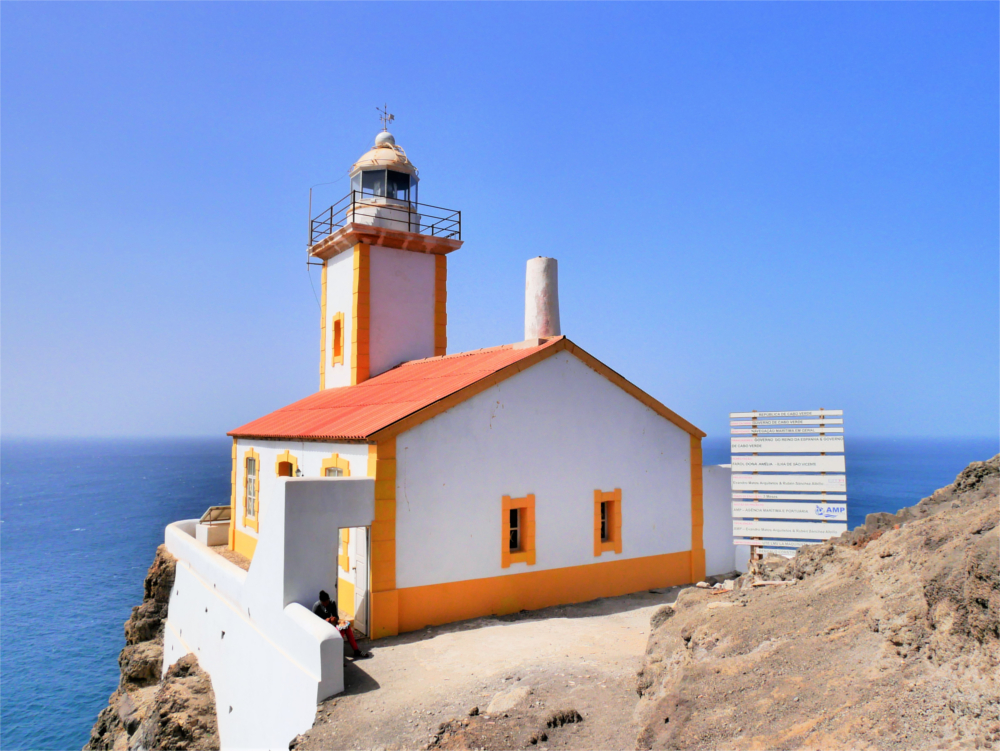 farol dona amelia lighthouse cabo verde São Vicente Santo André São Pedro construction artisan sea shells