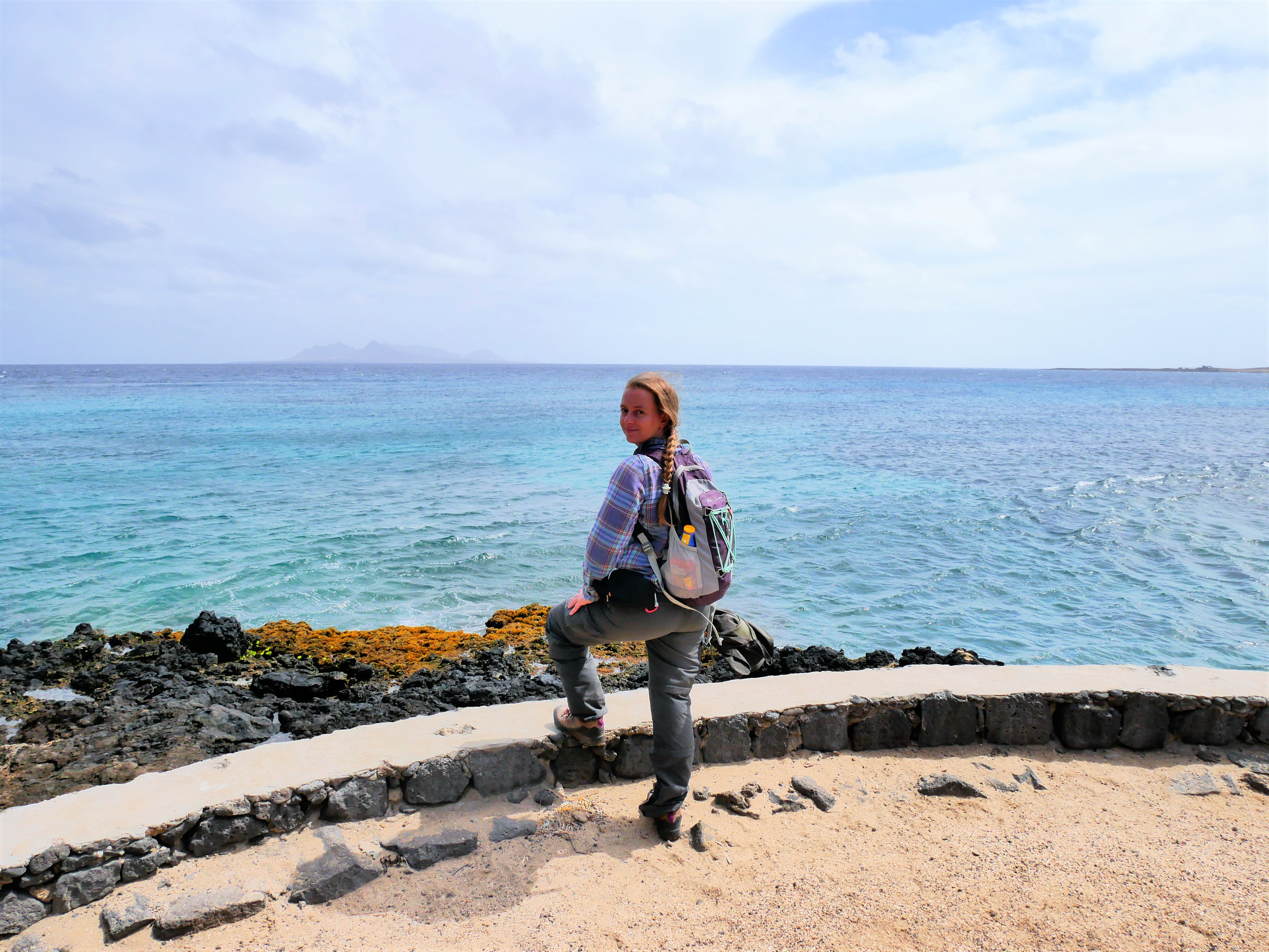 Cabo Verde packing list preparation sensible clothes women's outdoor fashion zip-off pants long-sleeved shirt cape hat sun protection scooter trip