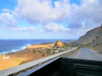 ex-aerodromo Mosteiros airport pickup truck hitchhiking hilux fogo cabo verde cape verde boleia carona autostop defunct abandoned airports sotavento