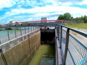 25 Day 13 Ingolstadt to Vohburg kayak canoe lock sluice self-service