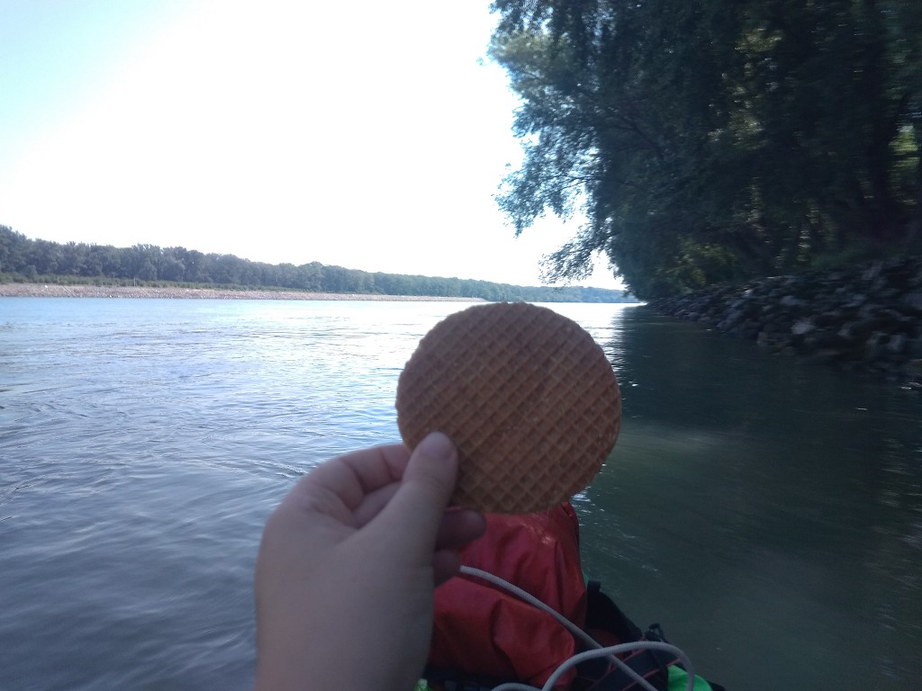 2 Stroopwafel in kayak