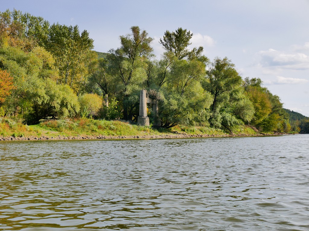 21 Remnants old border crossing bridge morava river
