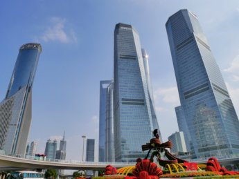 18 lujiazui pedestrian bridge