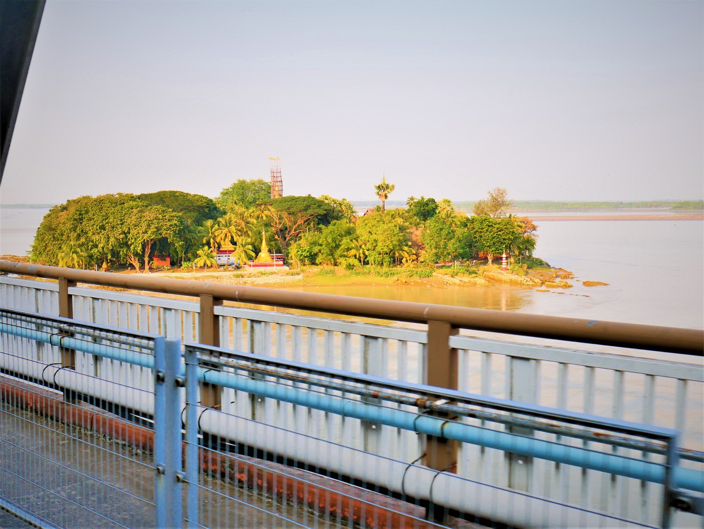 Myanmar train yangon mawlamyine 37 shampoo island