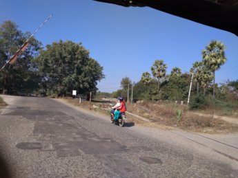 14 hitchhiking myanmar nyaung-u old bagan to Naypyitaw