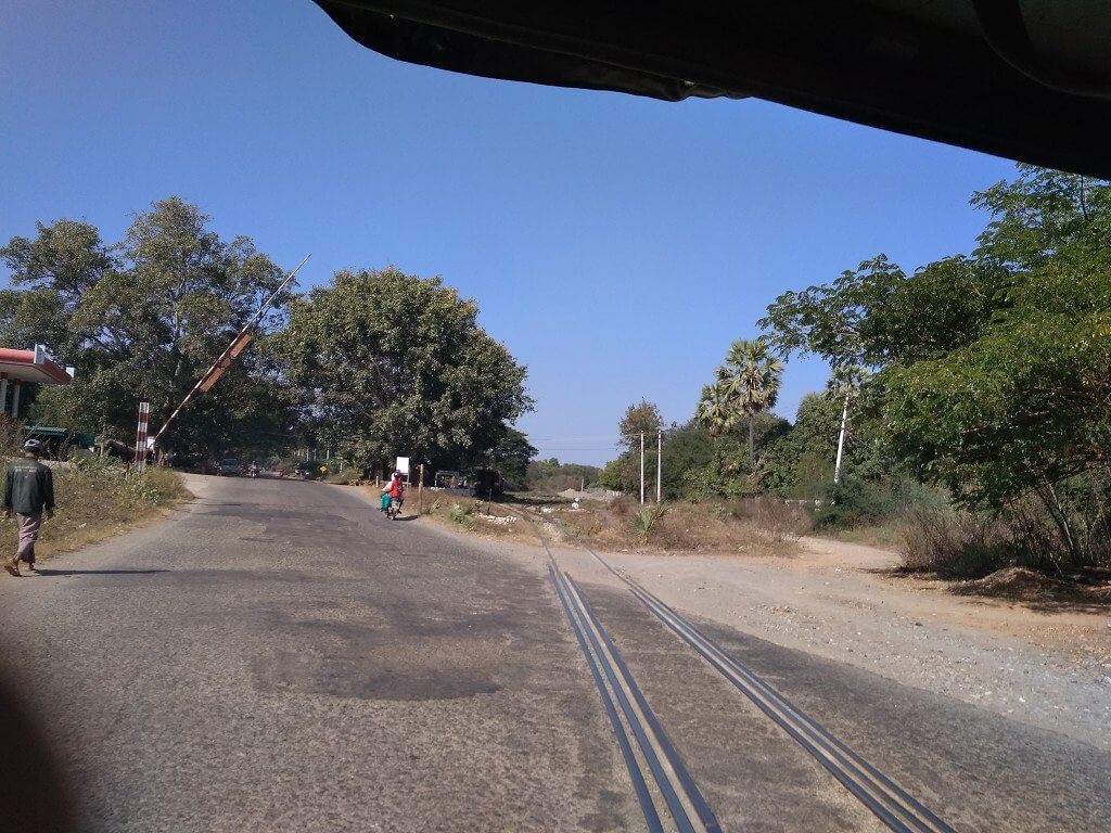 15 hitchhiking myanmar nyaung-u old bagan to Naypyitaw