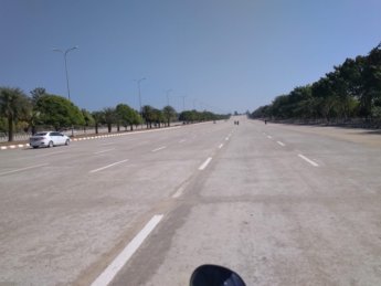 8 lane highway naypyitaw uppatasanti pagoda 2