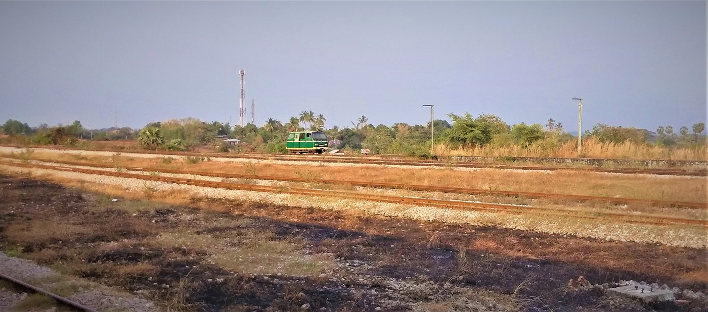 phone 7 train station mawlamyine weird train car