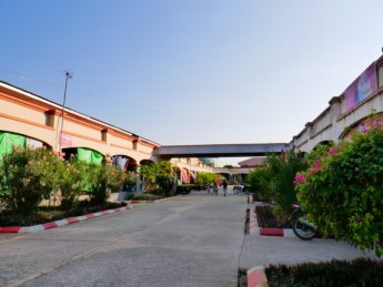 thapyagone market naypyitaw