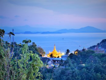 21 kawthaung sunset pagoda border thailand