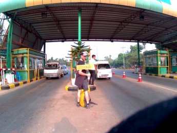 Hitchhiking Mawlamyine to Dawei Myanmar 3