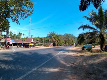 Hitchhiking from Ao Nang to Ranong Thailand 5