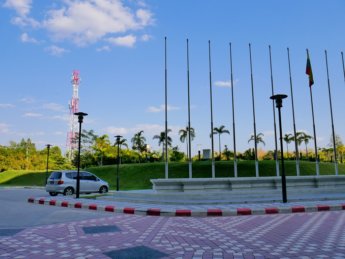 Vegas Hotel Naypyitaw driveway