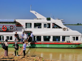 Irrawaddy river cruise mandalay to bagan 15 yandabo stop