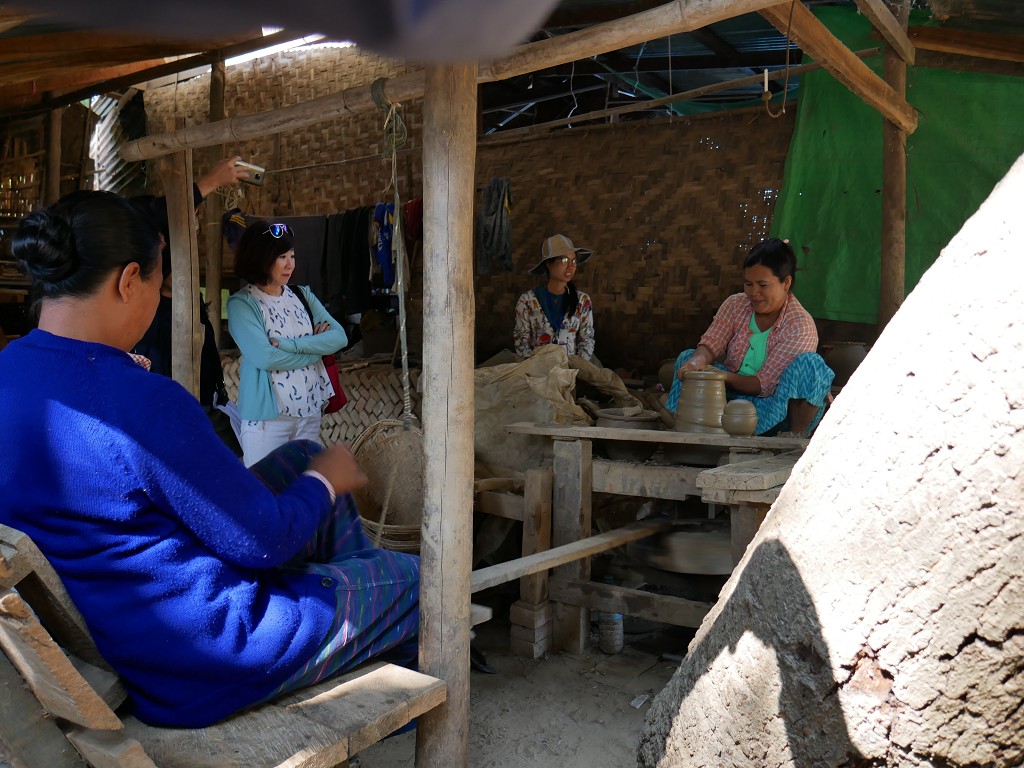 Irrawaddy river cruise mandalay to bagan 16 yandabo pottery villageIrrawaddy river cruise mandalay to bagan 16