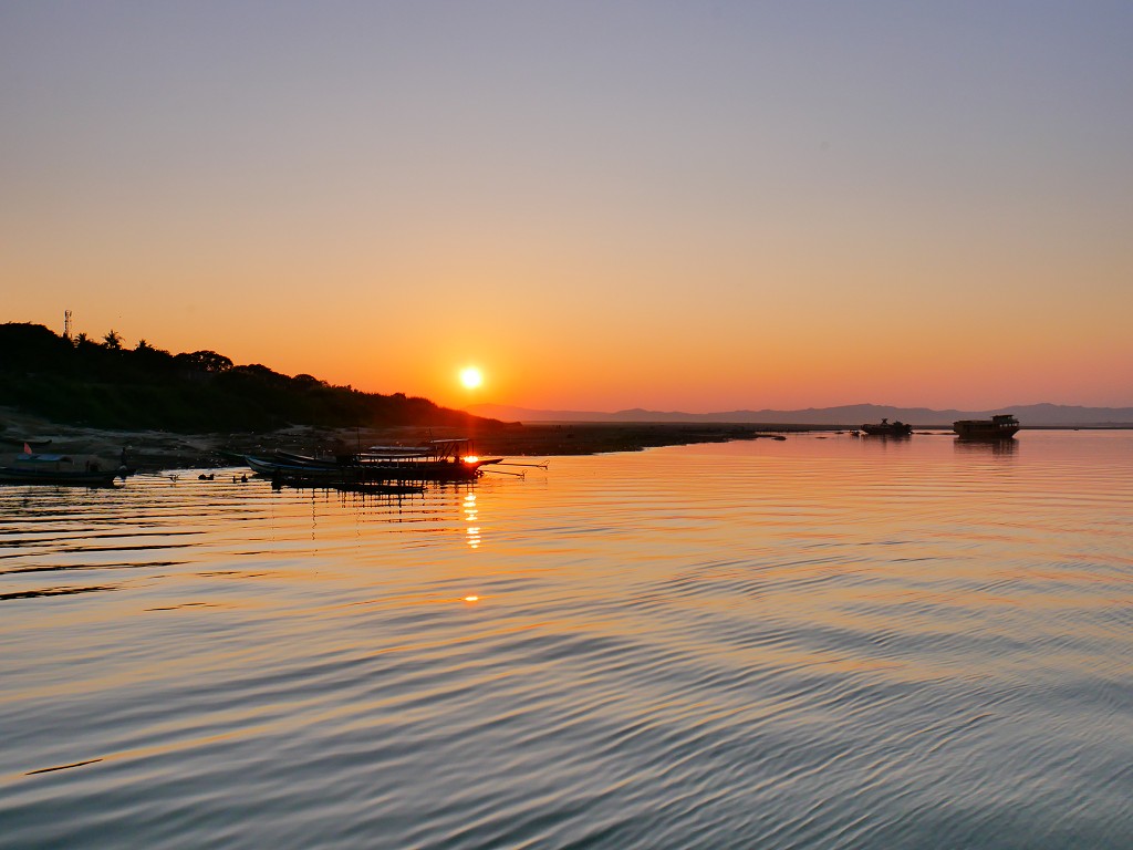 sunset irrawaddy river cruise old bagan