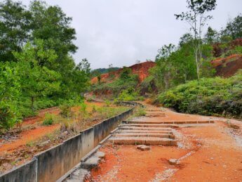 3 hiking up Bukit Kledang Ipoh trail erosion path