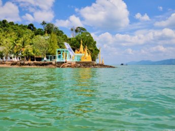 Kawthaung Myanmar to Ranong Thailand border crossing Kraburi Pak Chan river 6