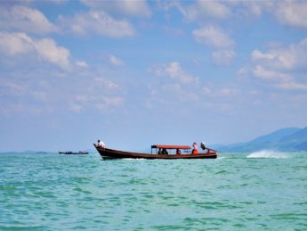 Kawthaung Myanmar to Ranong Thailand border crossing Kraburi Pak Chan river 8