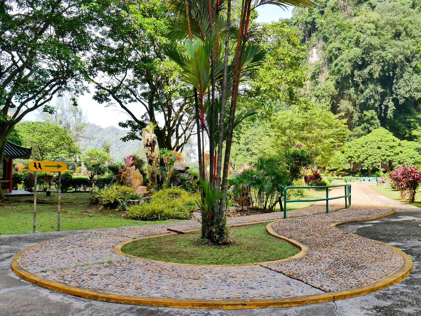 Kek Lok Tong 2020 cave temple Ipoh pebble walk foot massage
