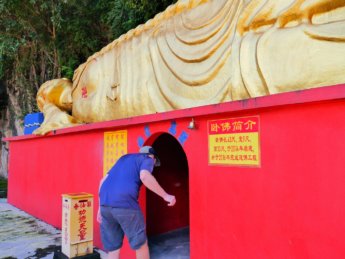 Ling Sen Tong cave temple 2020 Ipoh reclining Buddha