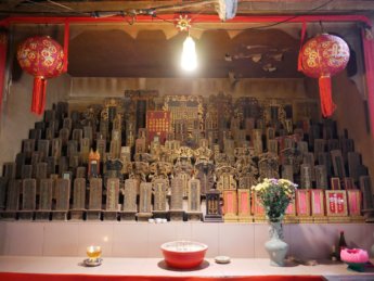 Loong Thow Ngam cave temple Ipoh Malaysia 2