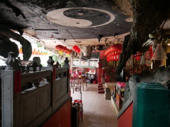 Loong Thow Ngam cave temple Ipoh Malaysia 3