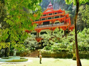 Sam Poh Tong cave temple Ipoh