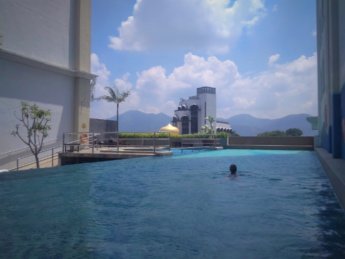 Swimming pool Ipoh Airbnb hotel