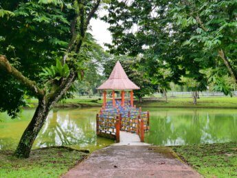 Taiping Lake Gardens Taman Tasik Taiping 4 zig-zag bridge gazebo