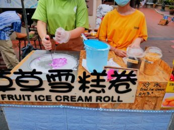 jonker street night market melaka ice cream rolls