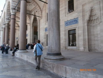 11 Süleymaniye Mosque courtyard trip non-muslim visit