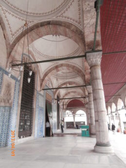 22 rustem pasha mosque colonnade 2013