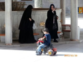23a Fatih Mosque children playing in the courtyard women in abaya