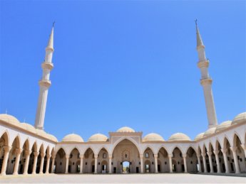 12 courtyard arcade saHn Sheikh Zayed mosque Fujairah UAE