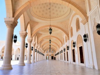 16 riwaq arcade hypostyle ottoman moorish architecture mosque design Fujairah