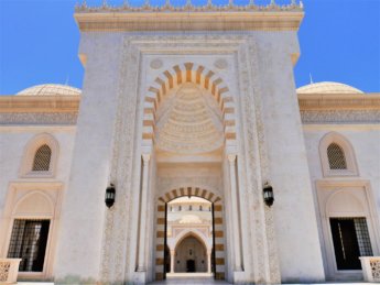 24 Fujairah second-biggest mosque uae main entrance open for non-muslim visitors