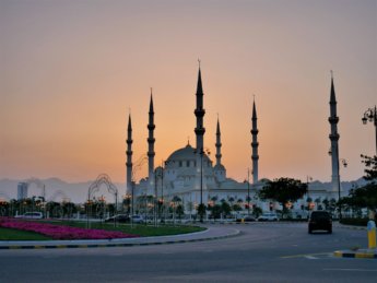 5 sunset at sheikh zayed grand mosque fujairah UAE