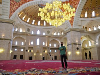 8 Jonas interior sheikh zayed grand mosque giant chandelier