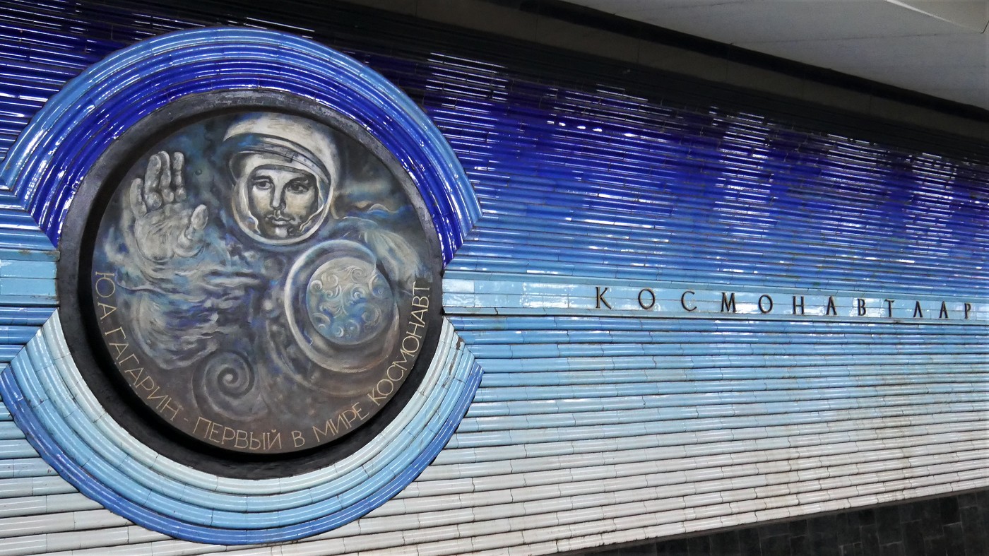 kosmonavtlar metro station tashkent Yuri Gagarin portrait