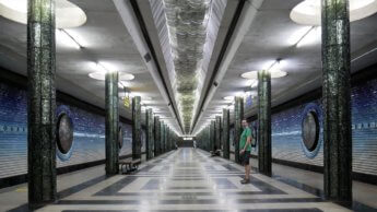 5 platform Kosmonavtlar station glittery shiny glass columns milky way ceiling lights gradient atmosphere earth space theme