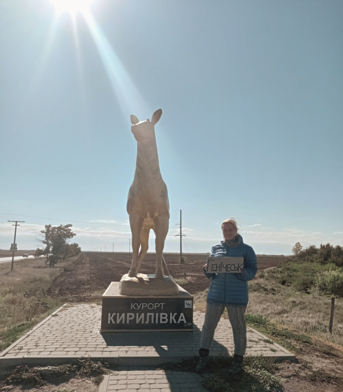 hitchhiking from biryuchiy island kyrylivka to henichesk heniches'k southern ukraine kherson feature golden deer statue m18 highway