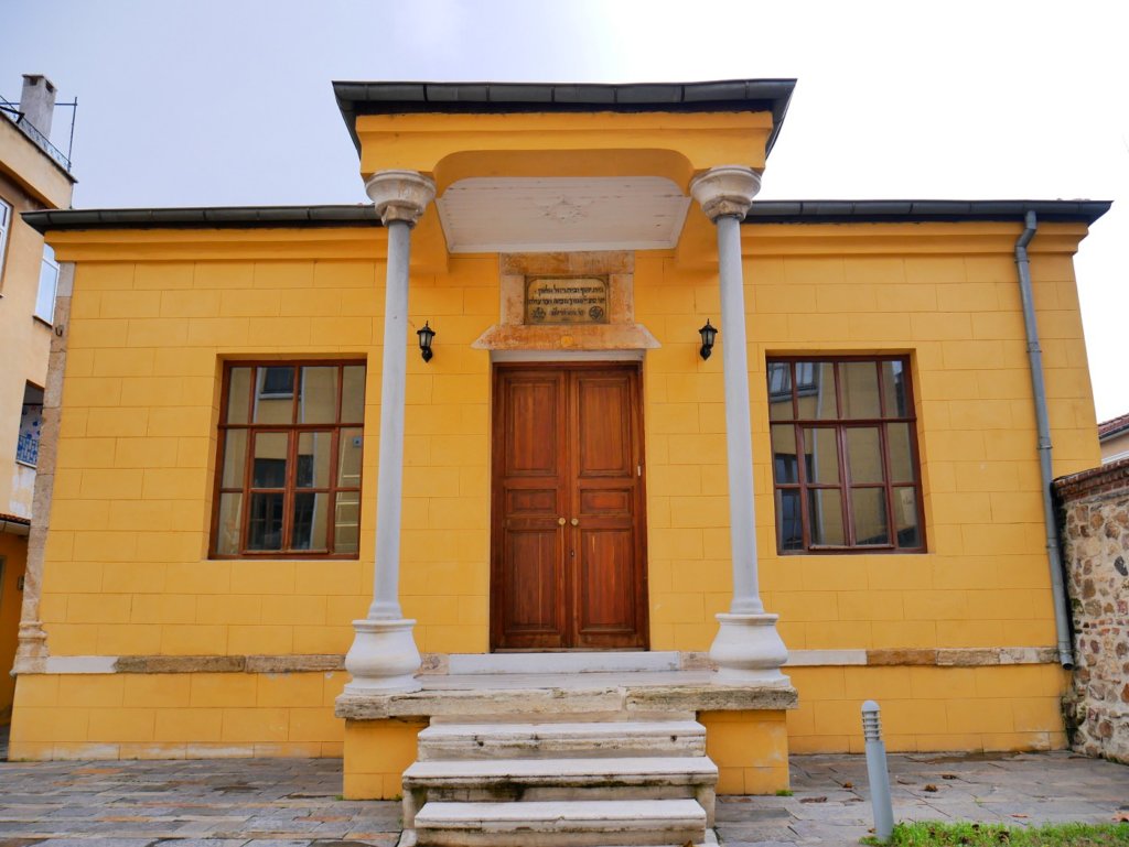 house on the temple grounds in Edirne with Star of David and Hebrew writing