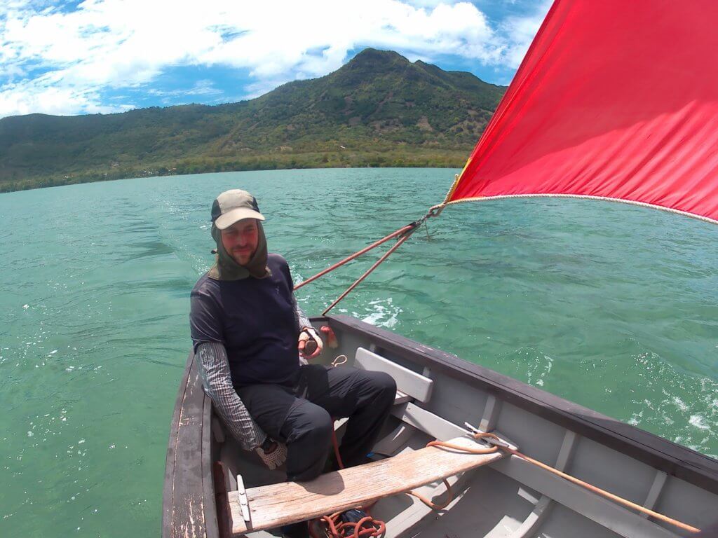 1 Pirogue sailing Jonas captain